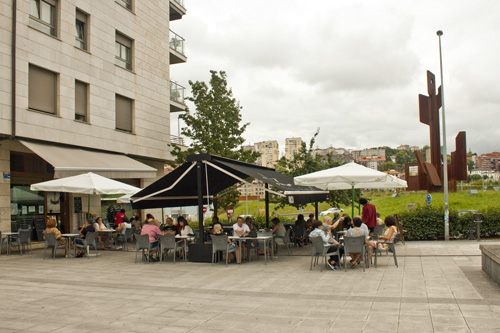 restaurante en trintxerpe con terraza, a un paso de bidebieta y pasajes pasaia